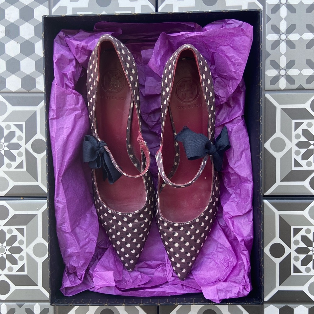Tony Burch polka dot kitten heel with black ribbon.
